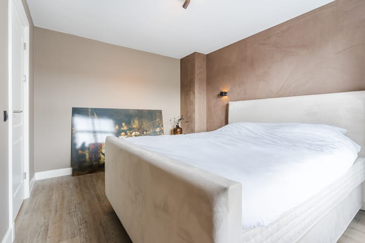 Photo 23 of Zeelsterstraat 217