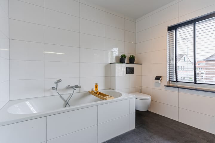 Photo 27 of Zeelsterstraat 217