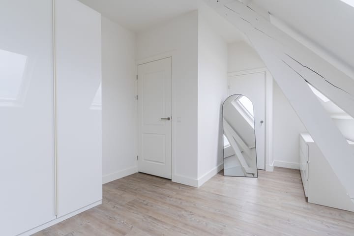 Photo 33 of Zeelsterstraat 217