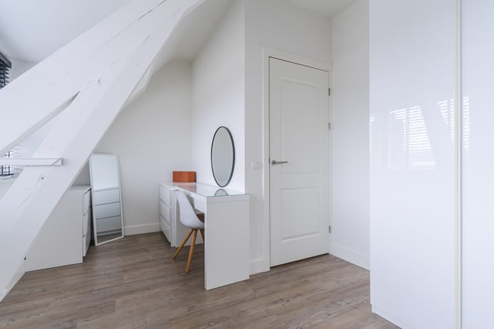 Photo 34 of Zeelsterstraat 217