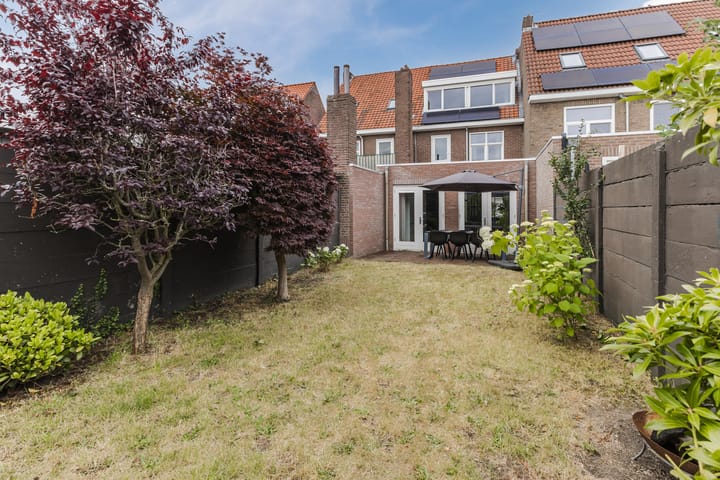 Photo 38 of Zeelsterstraat 217