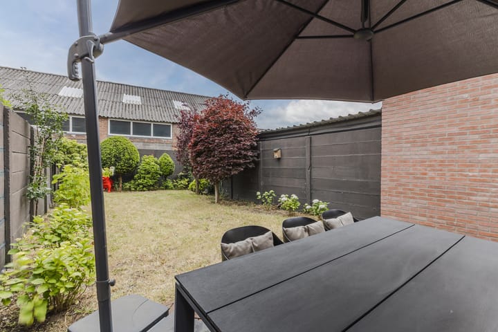 Photo 39 of Zeelsterstraat 217