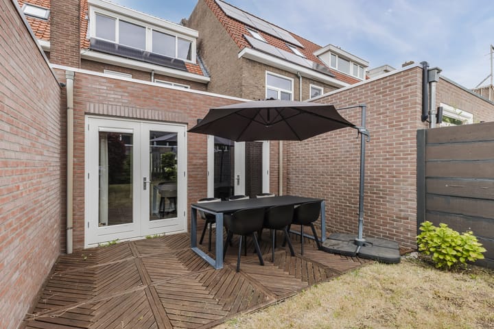 Photo 40 of Zeelsterstraat 217