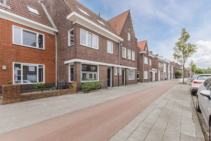 Photo 43 of Zeelsterstraat 217