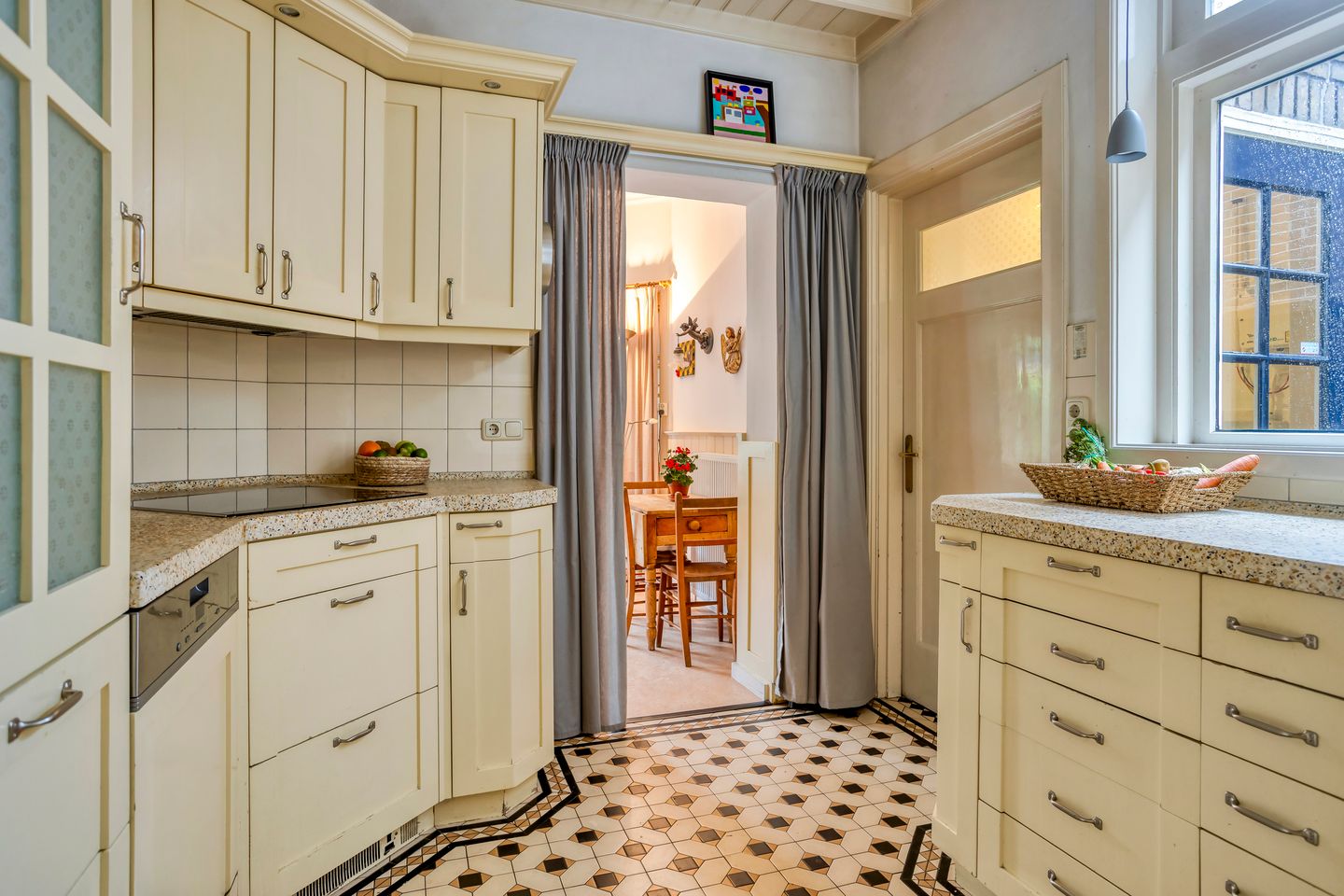 Photo 20 of Bornsestraat 65