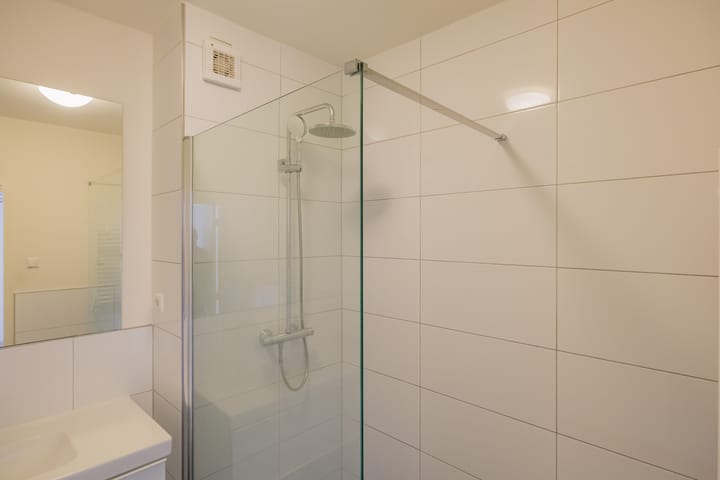 Photo 9 of Ambonstraat 66