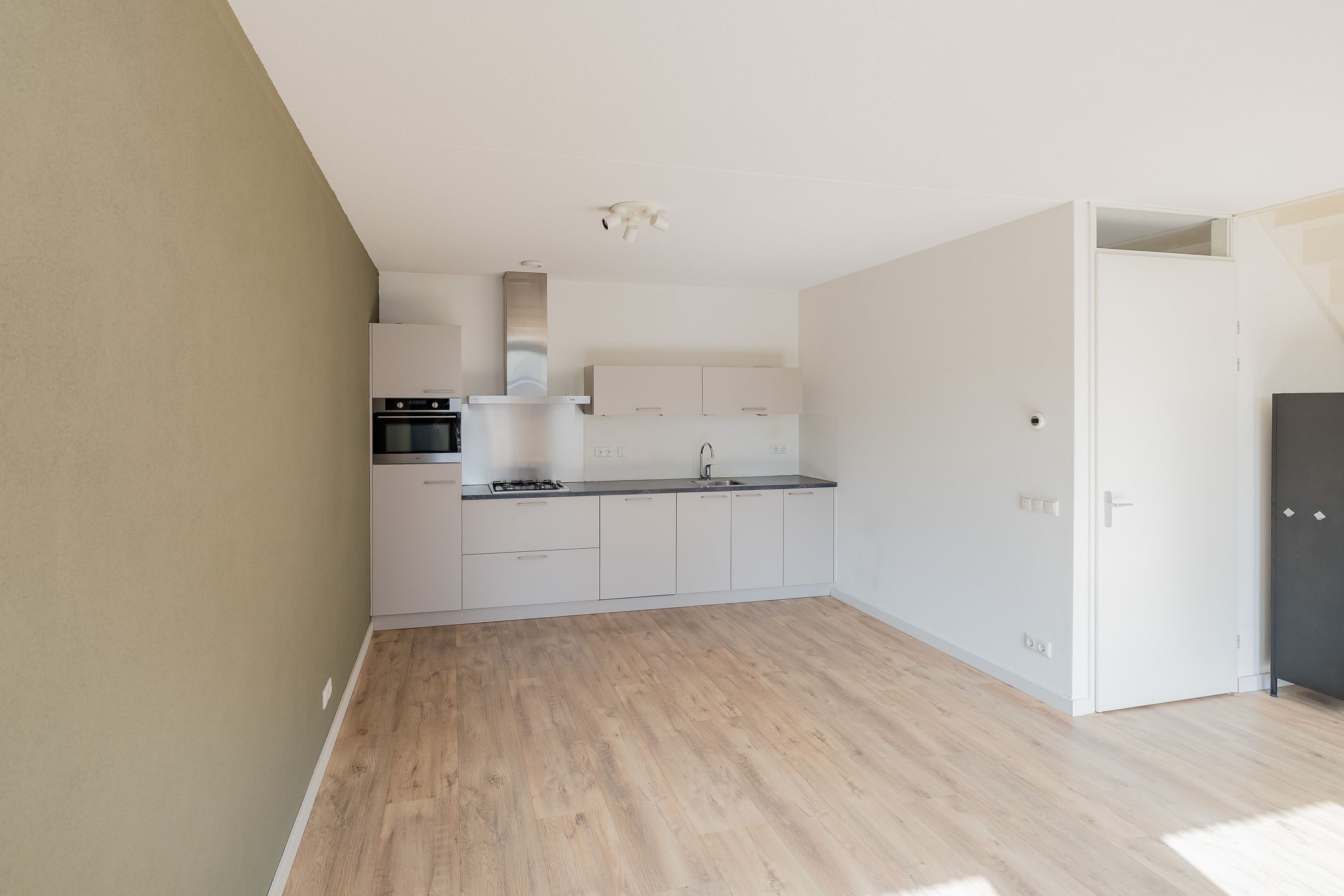 Photo 6 of Hooftstraat 39