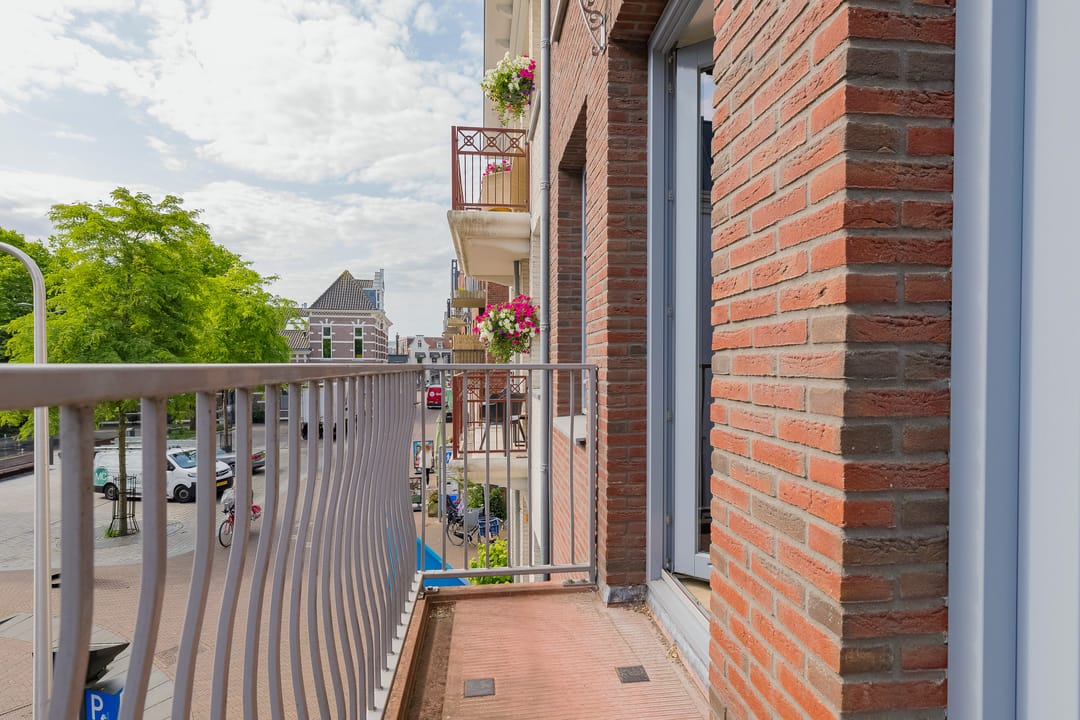 Photo 11 of Hooftstraat 39