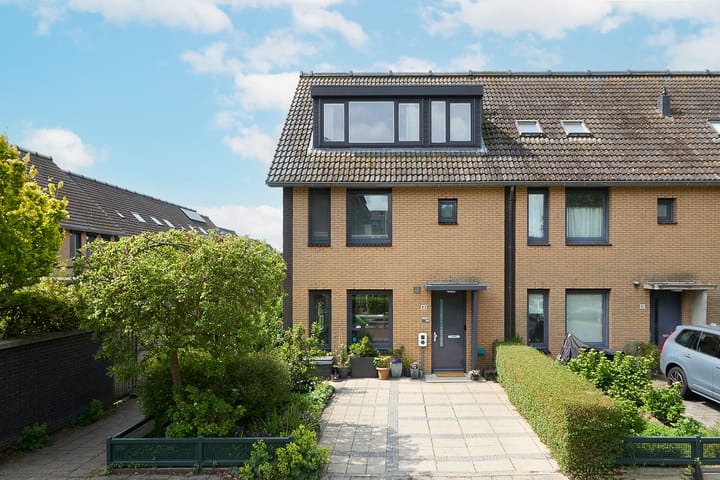 Foto 2 van Acropolis 83