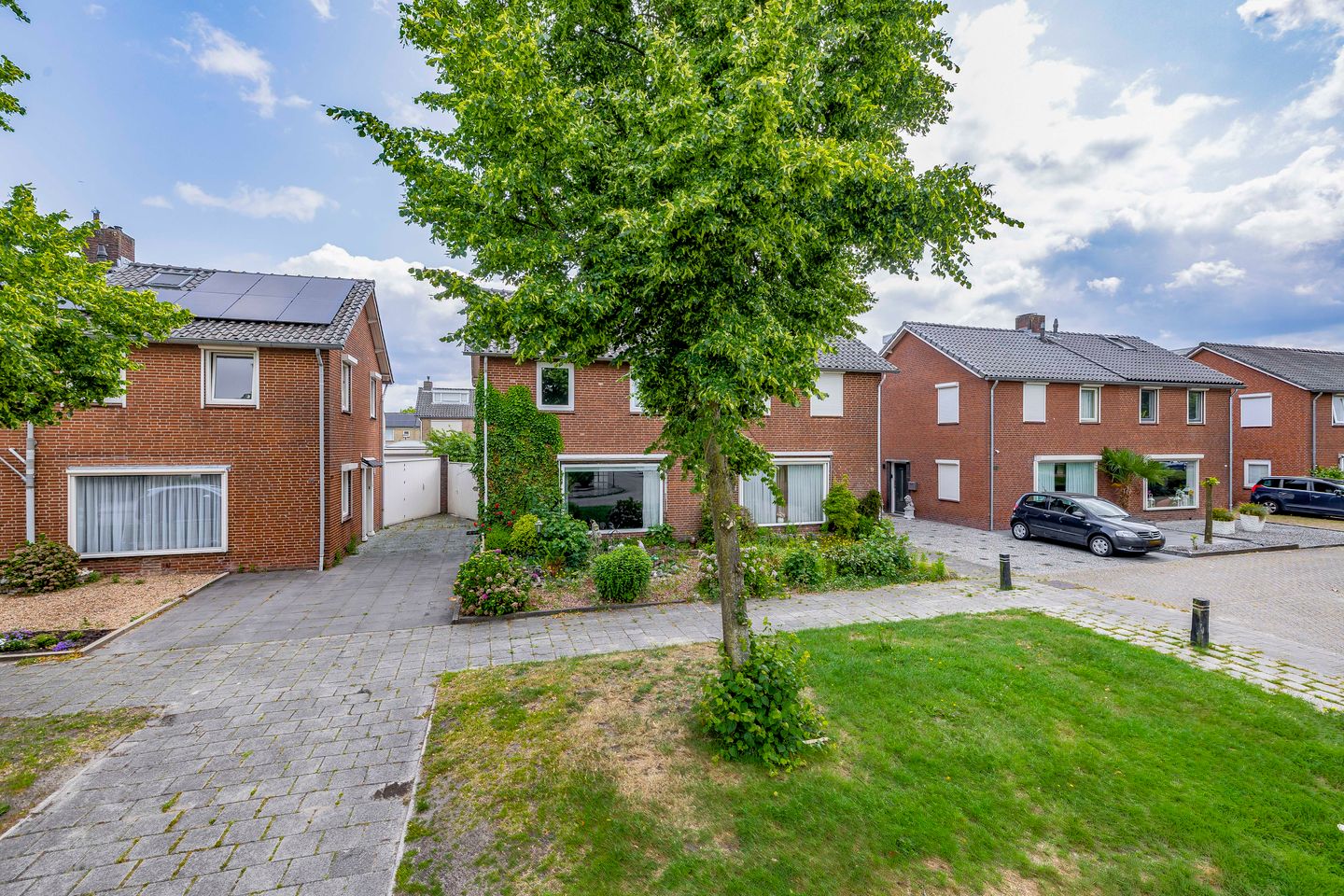 Photo 4 of Kamillestraat 17