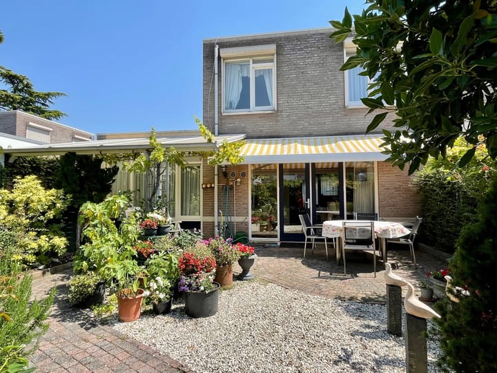 Foto 2 van Bisschop Paredisstraat 29