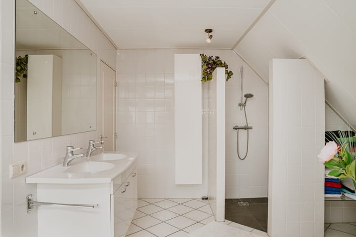 Foto 19 van Middelweg 4-A