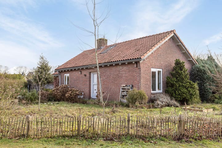 Photo 1 of Pastoor van Houtstraat 12