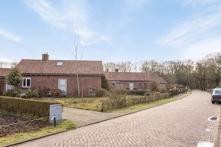 Photo 36 of Pastoor van Houtstraat 12