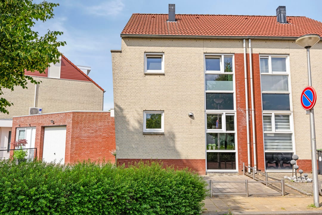 Foto 1 van Directeur Petersstraat 21