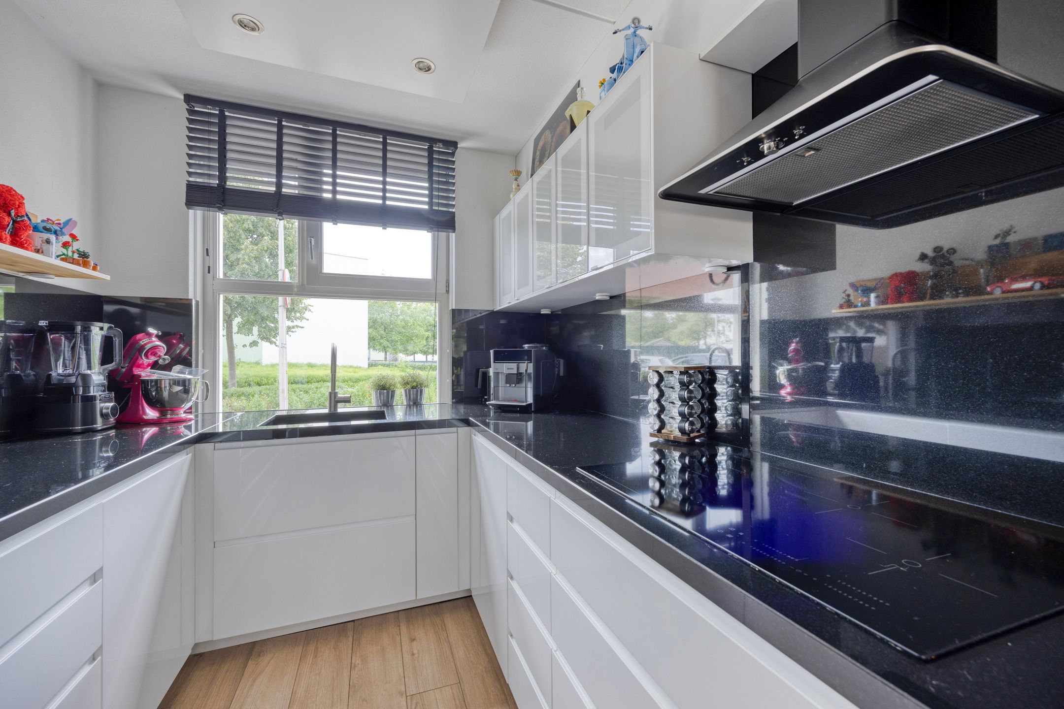 Foto 12 van Directeur Petersstraat 21