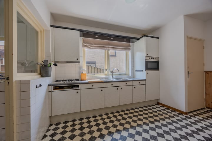 Photo 5 of Directeur Trompstraat 35