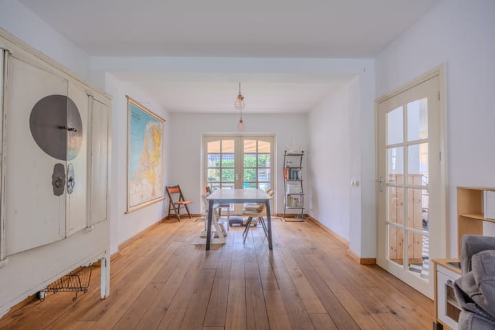 Photo 11 of Directeur Trompstraat 35