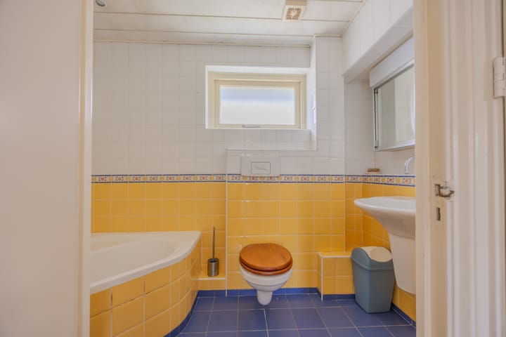 Photo 21 of Directeur Trompstraat 35