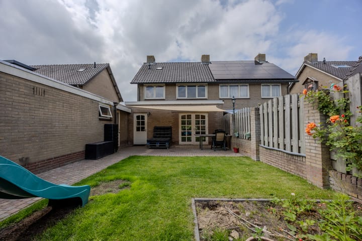 Photo 32 of Directeur Trompstraat 35