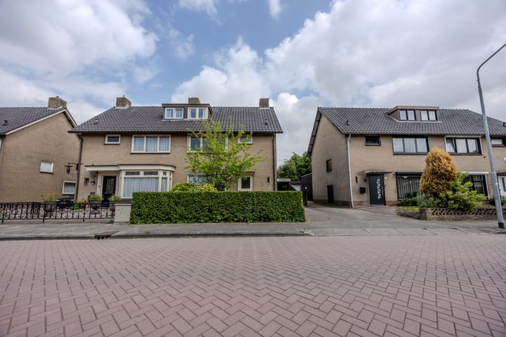 Photo 38 of Directeur Trompstraat 35