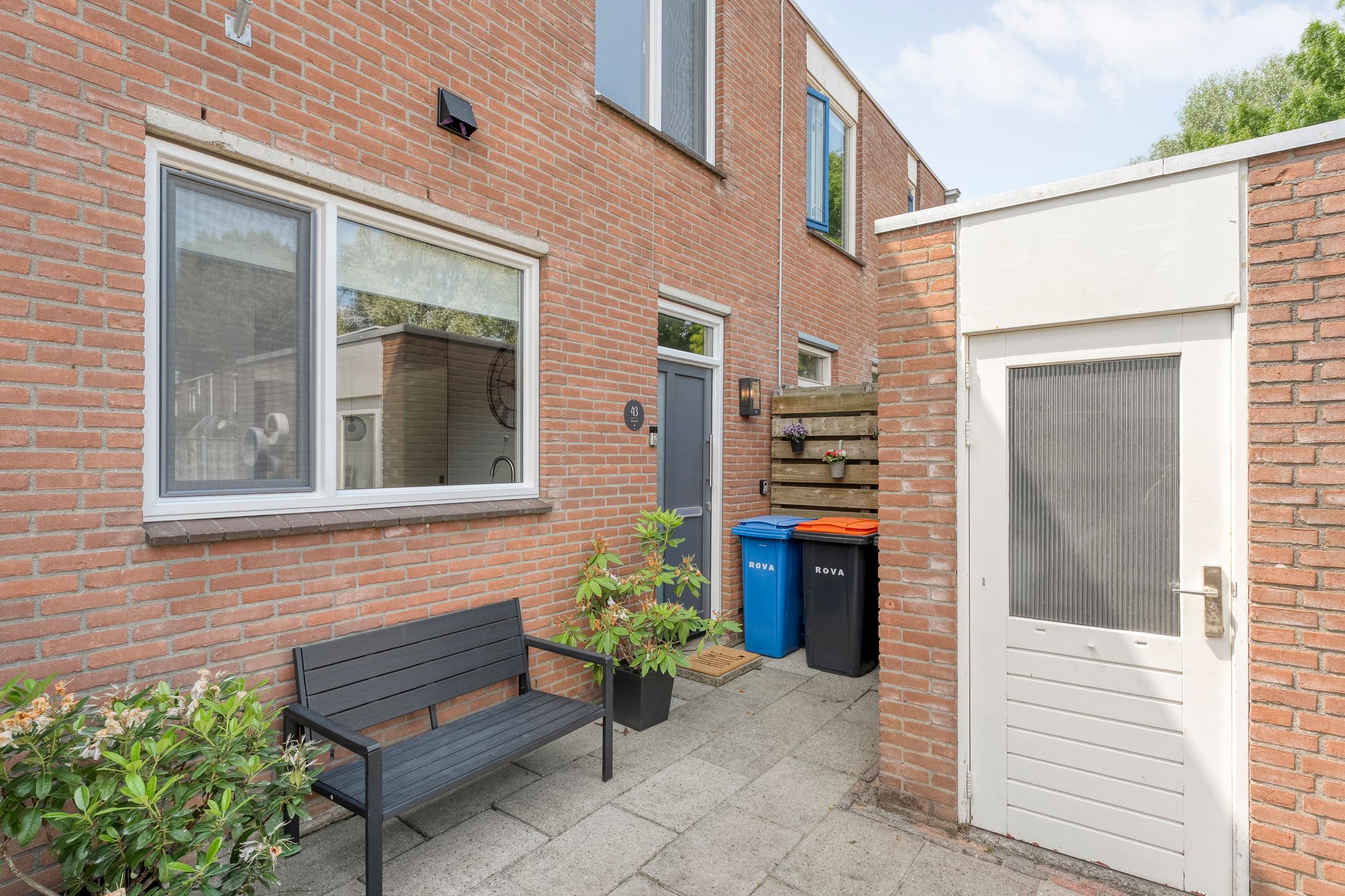 Photo 3 of Van Limburg Stirumware 43