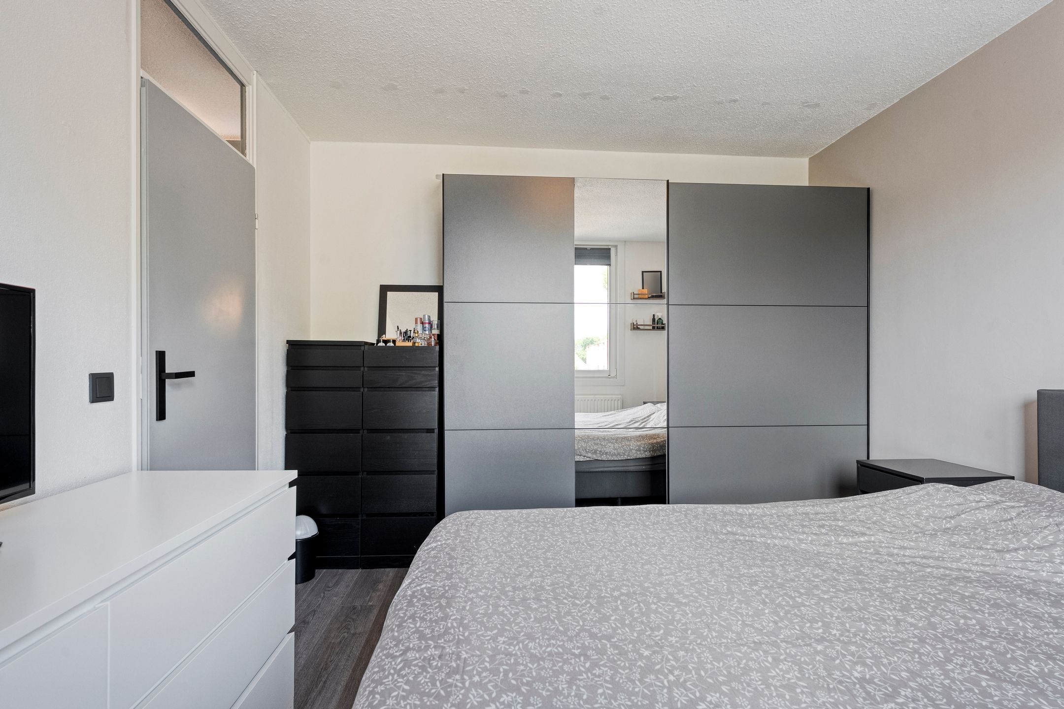 Photo 18 of Van Limburg Stirumware 43