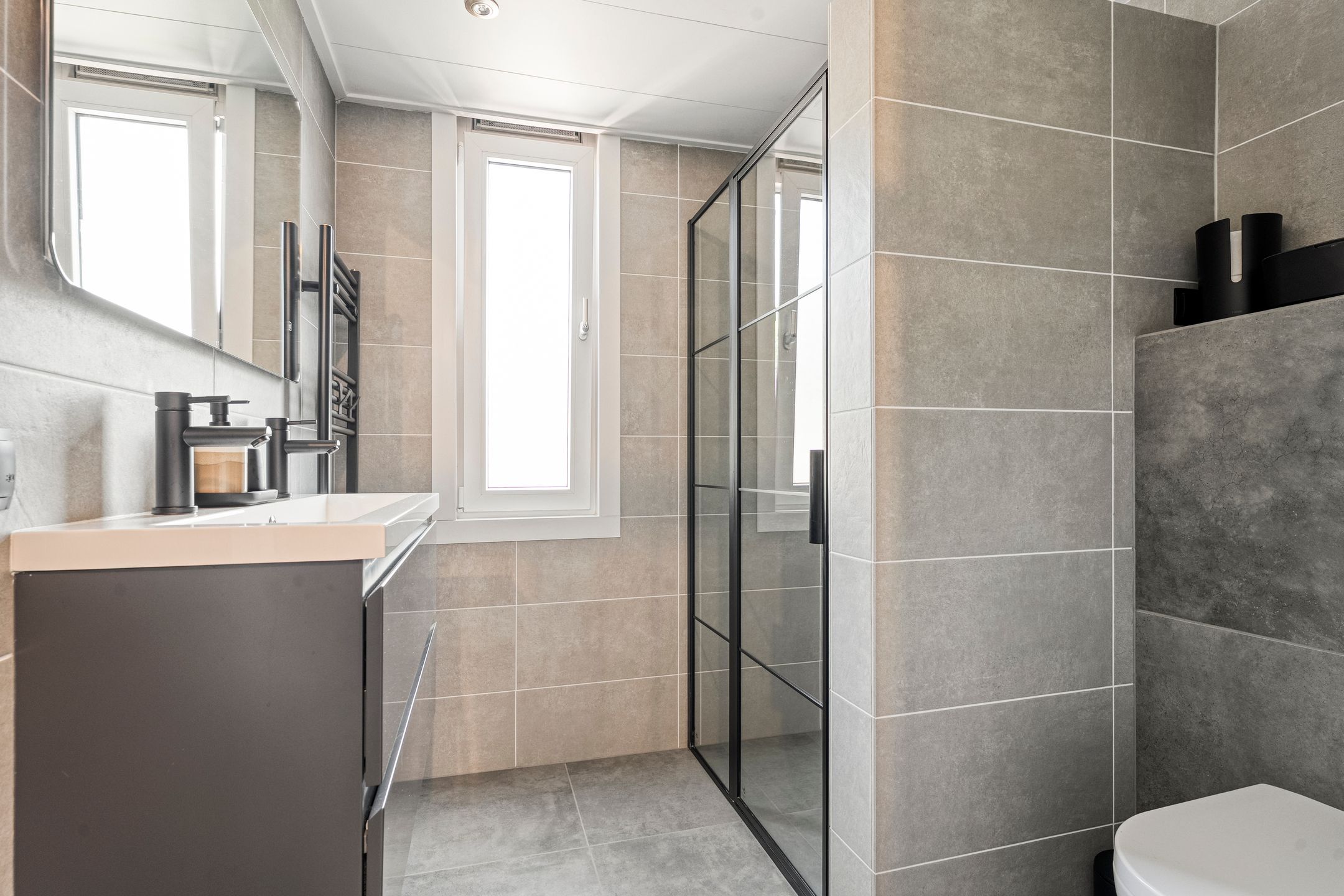 Photo 21 of Van Limburg Stirumware 43