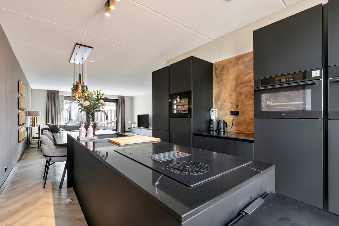 Photo 2 of Titanium 4