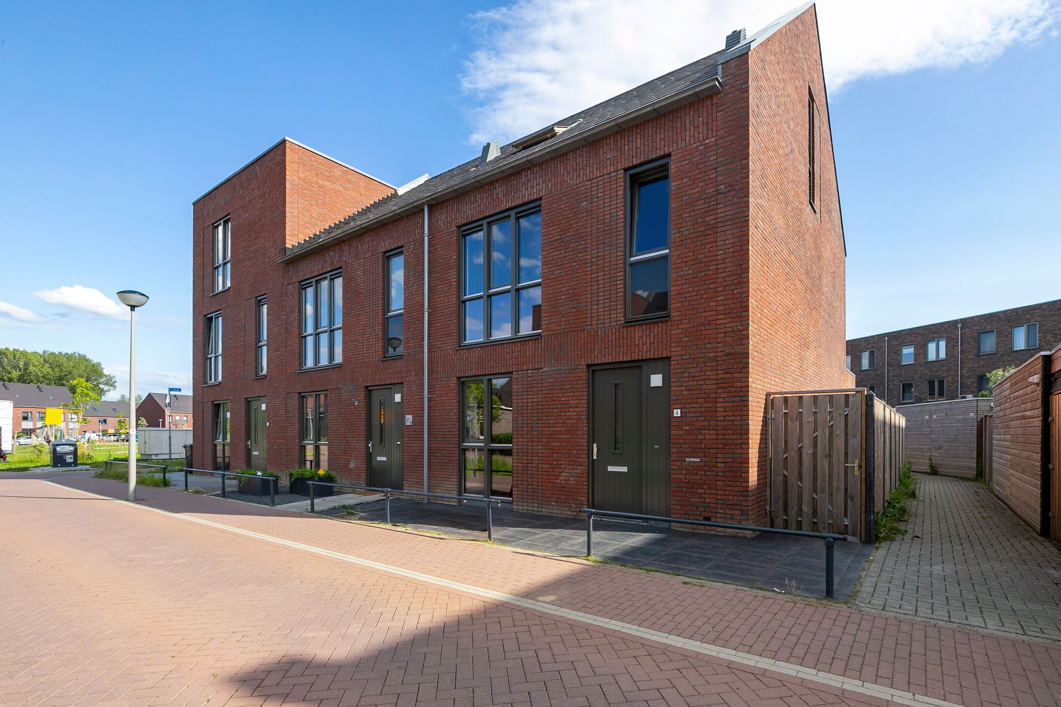 Photo 6 of Titanium 4