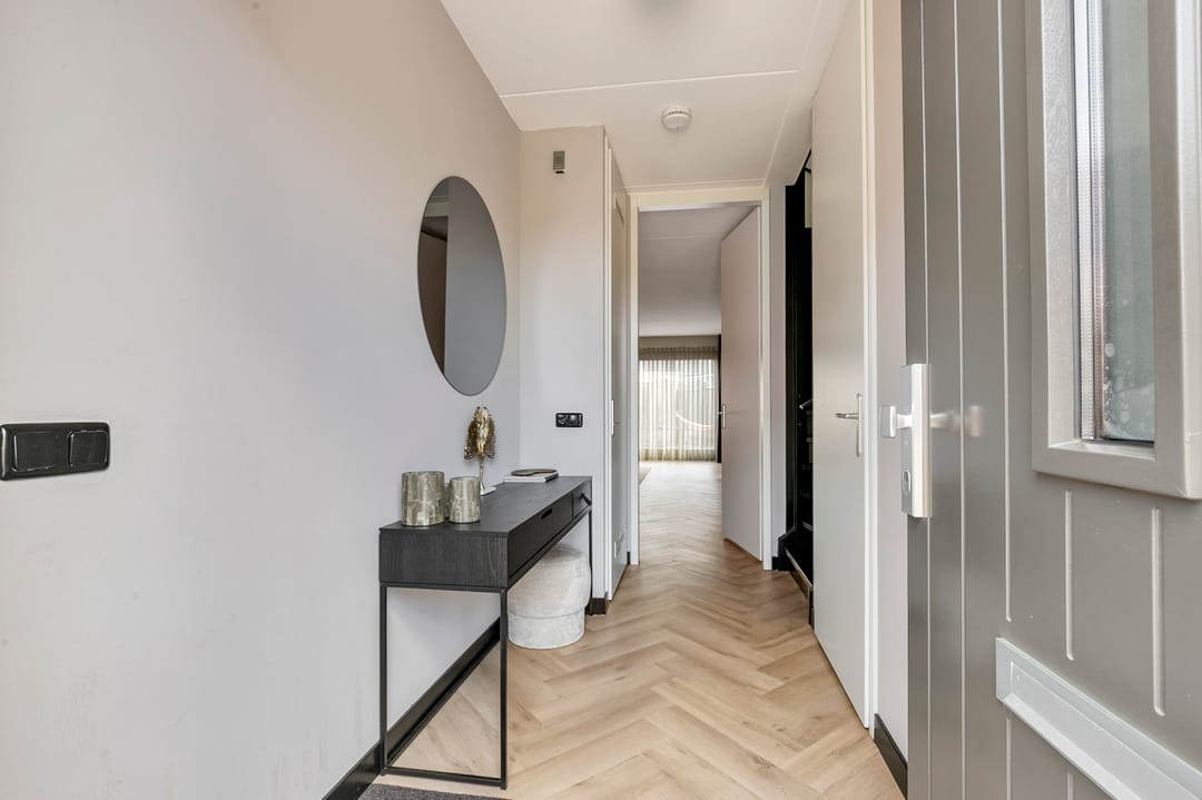 Photo 7 of Titanium 4