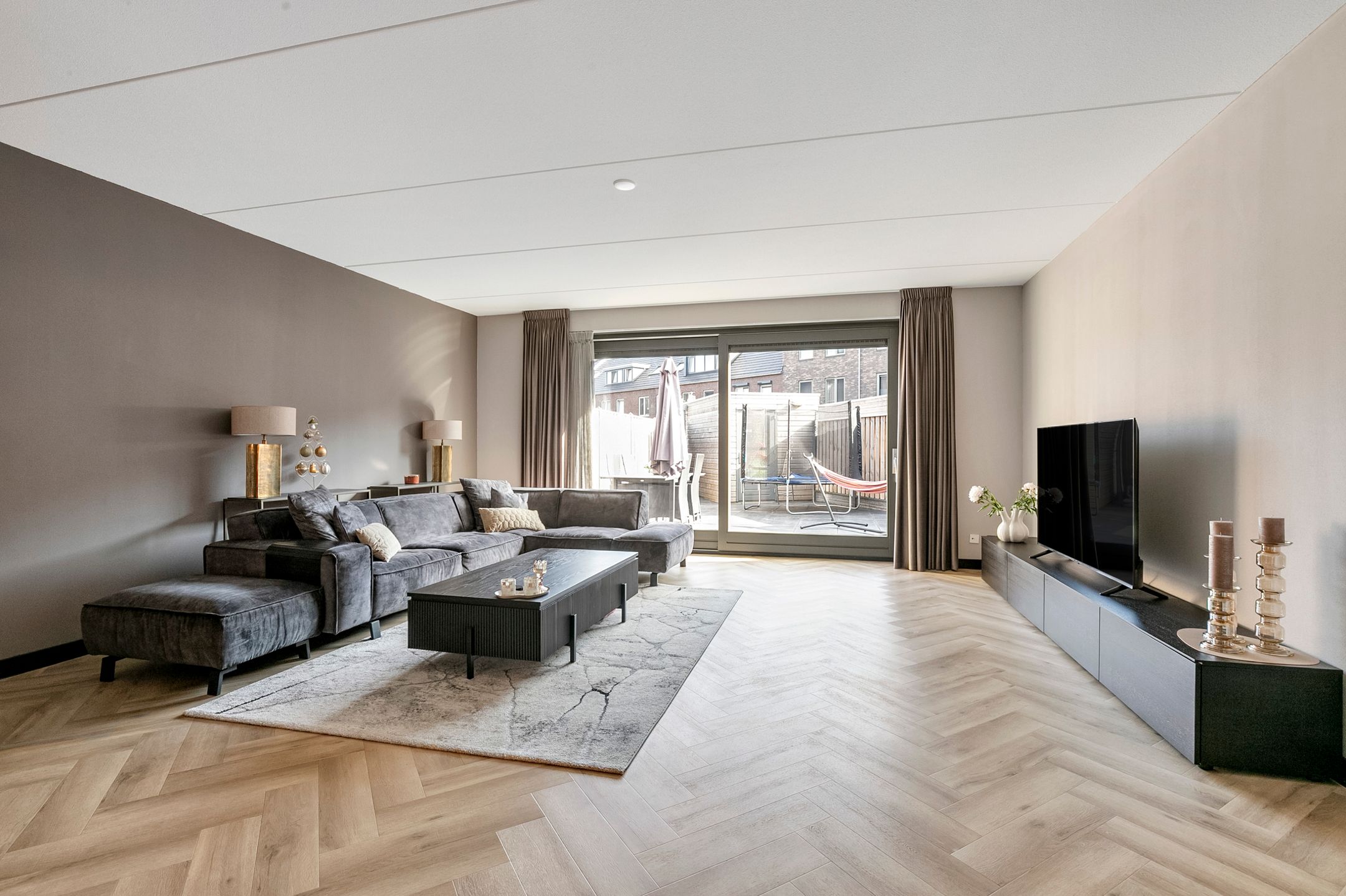 Photo 9 of Titanium 4