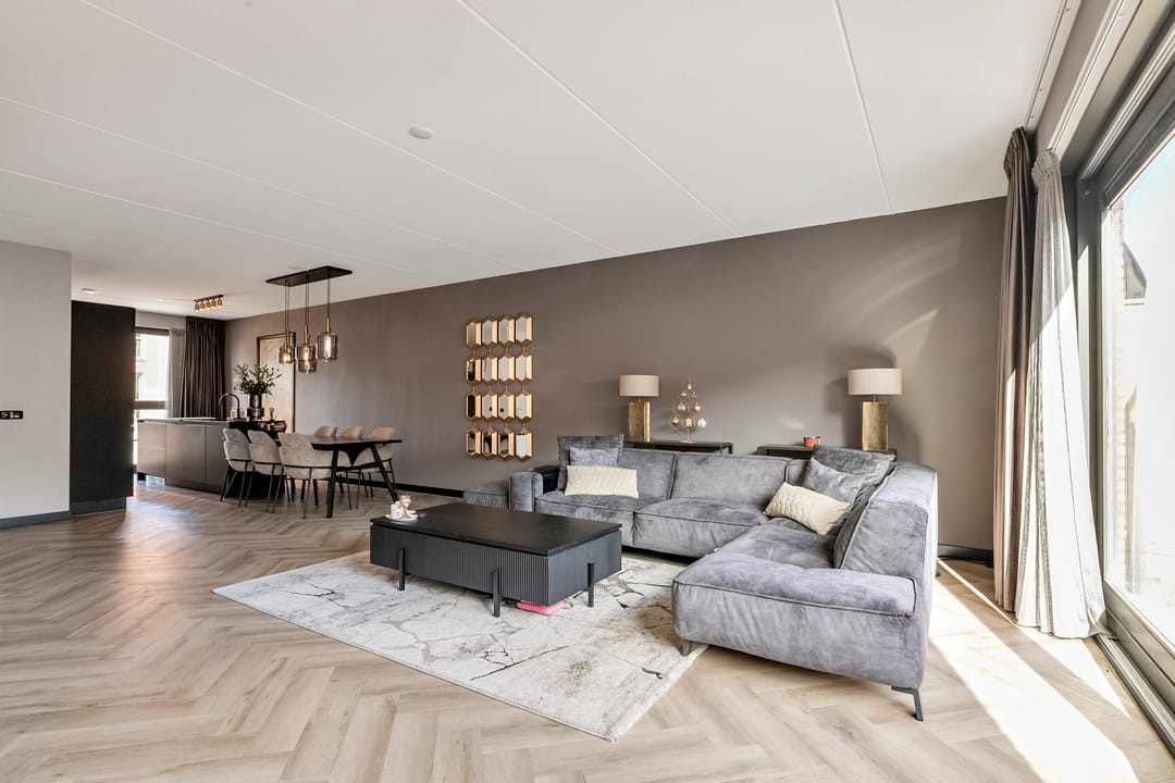 Photo 13 of Titanium 4