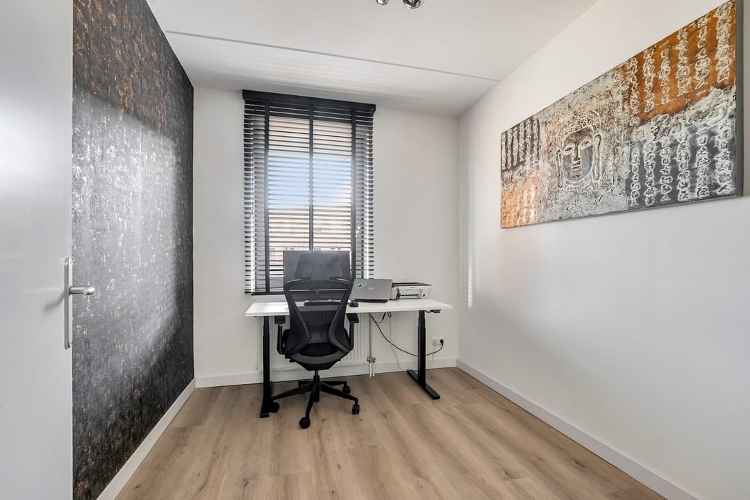 Photo 28 of Titanium 4