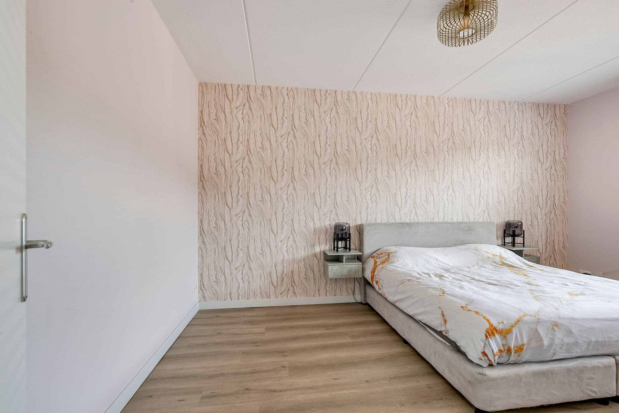 Photo 30 of Titanium 4