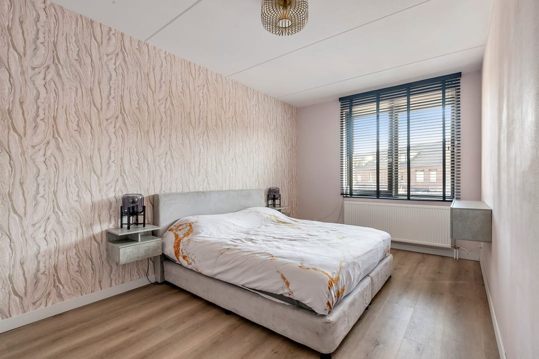 Photo 31 of Titanium 4