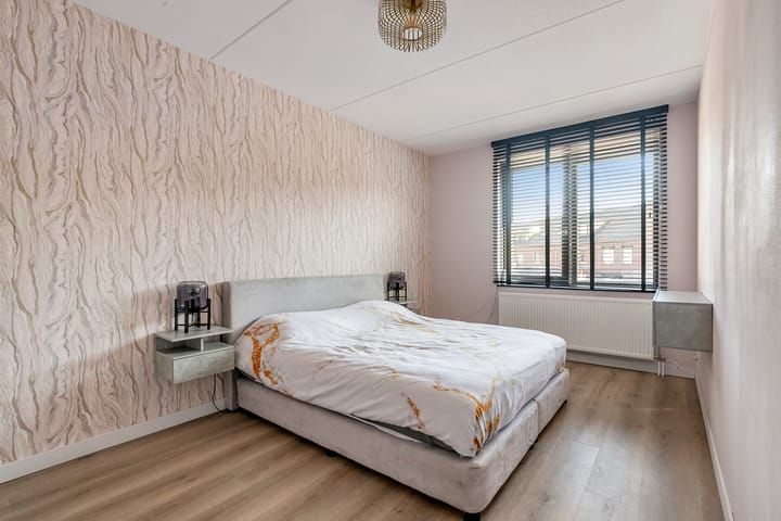 Foto 31 van Titanium 4