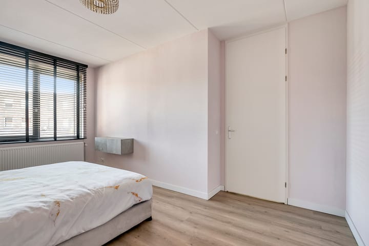 Foto 33 van Titanium 4