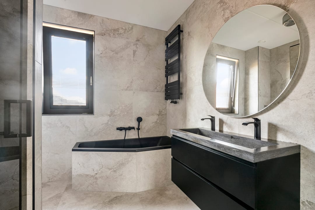 Photo 38 of Titanium 4