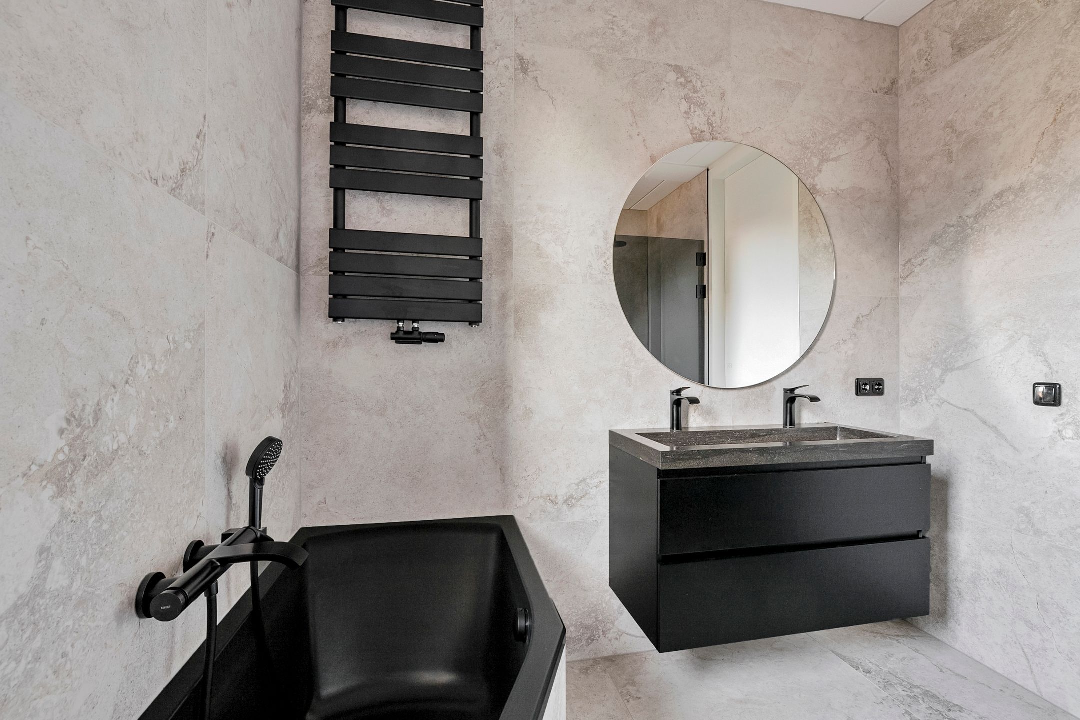 Photo 39 of Titanium 4