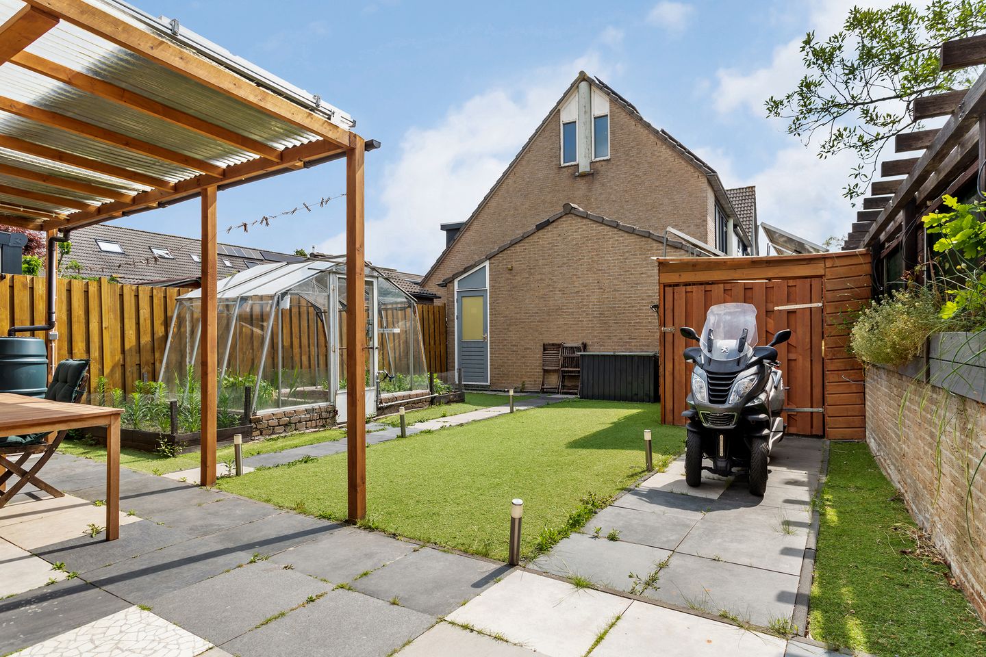 Photo 29 of Luitstraat 48