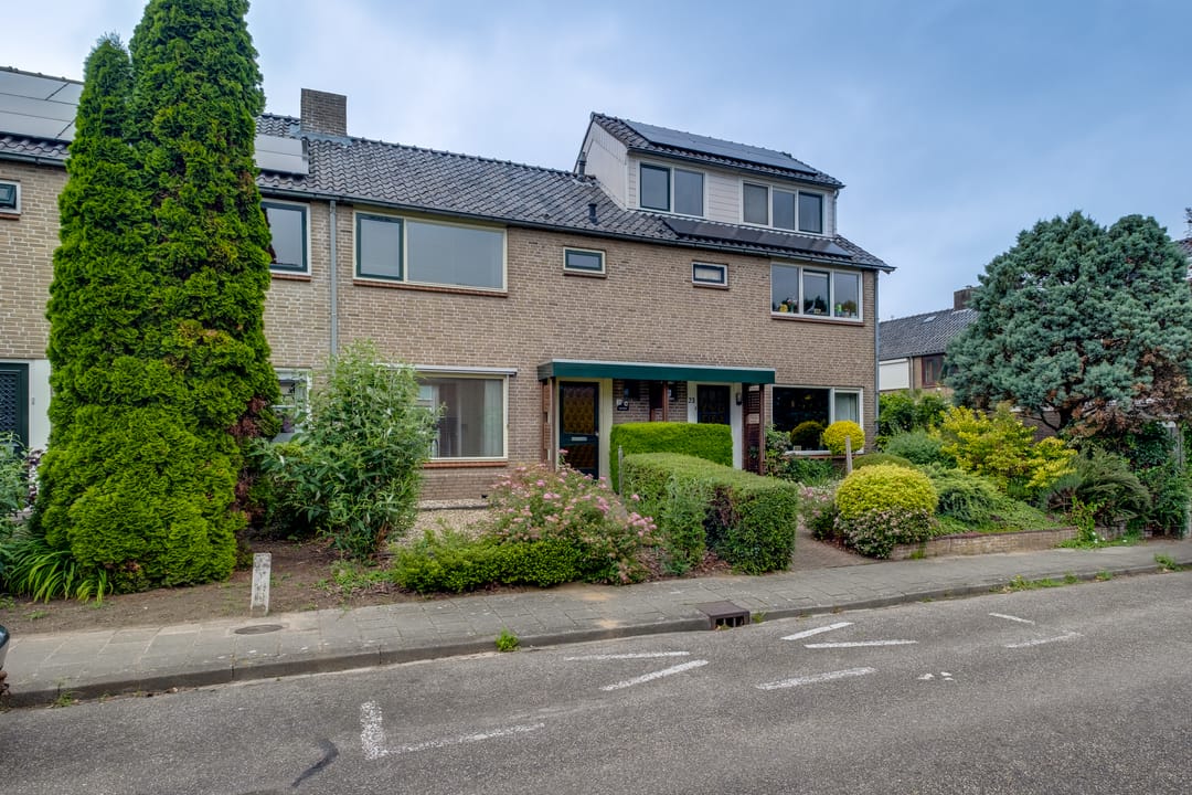 Photo 1 of Hendrika van Tussenbroekstraat 21