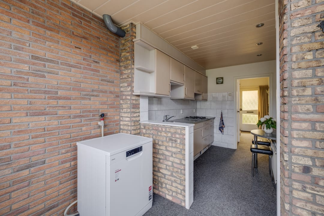 Photo 16 of Hendrika van Tussenbroekstraat 21