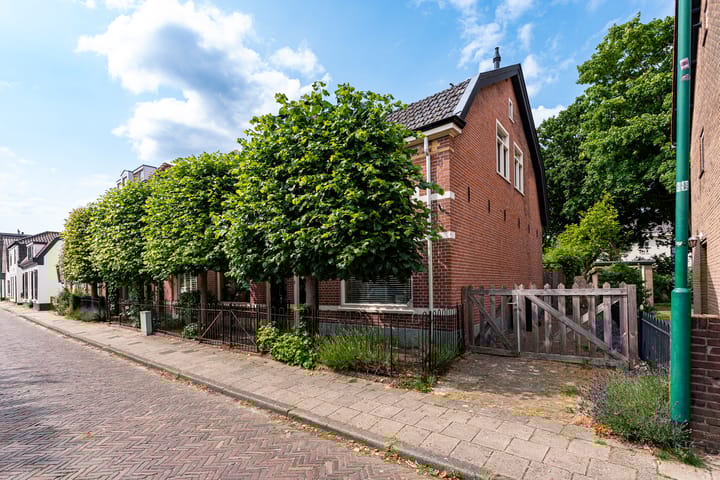 Photo 35 of Burgemeester Penstraat 25