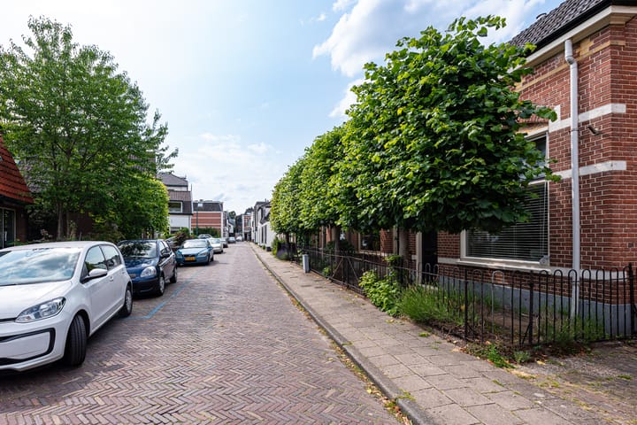 Photo 36 of Burgemeester Penstraat 25