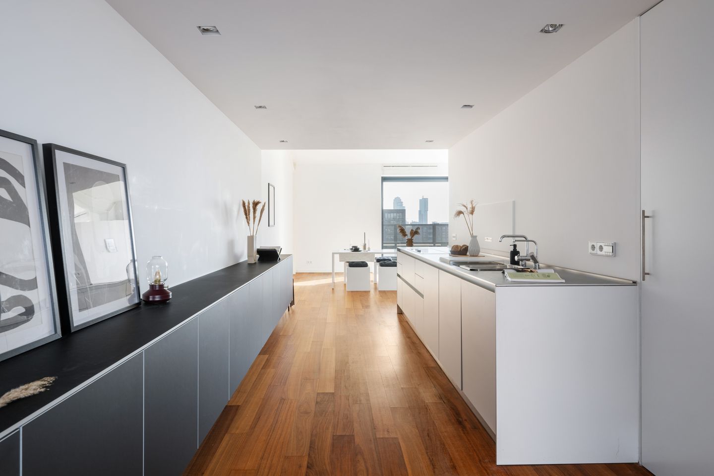 Photo 19 of Lloydstraat 58