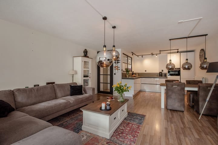 Foto 2 van Weidevogellaan 128