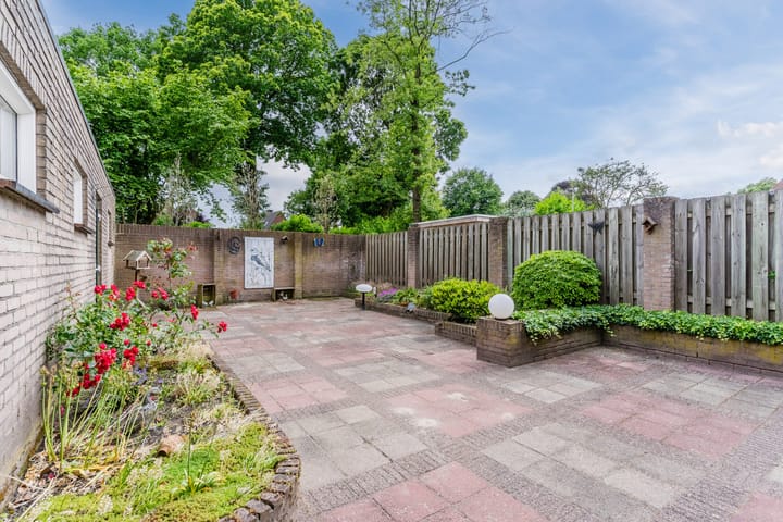 Photo 36 of Julianalaan 7