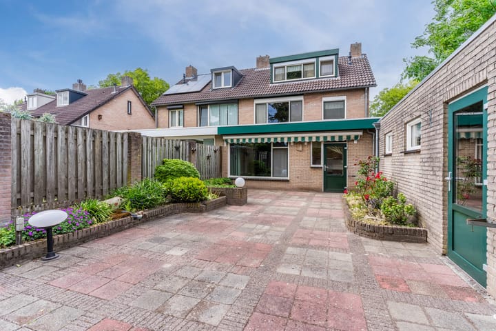 Photo 38 of Julianalaan 7