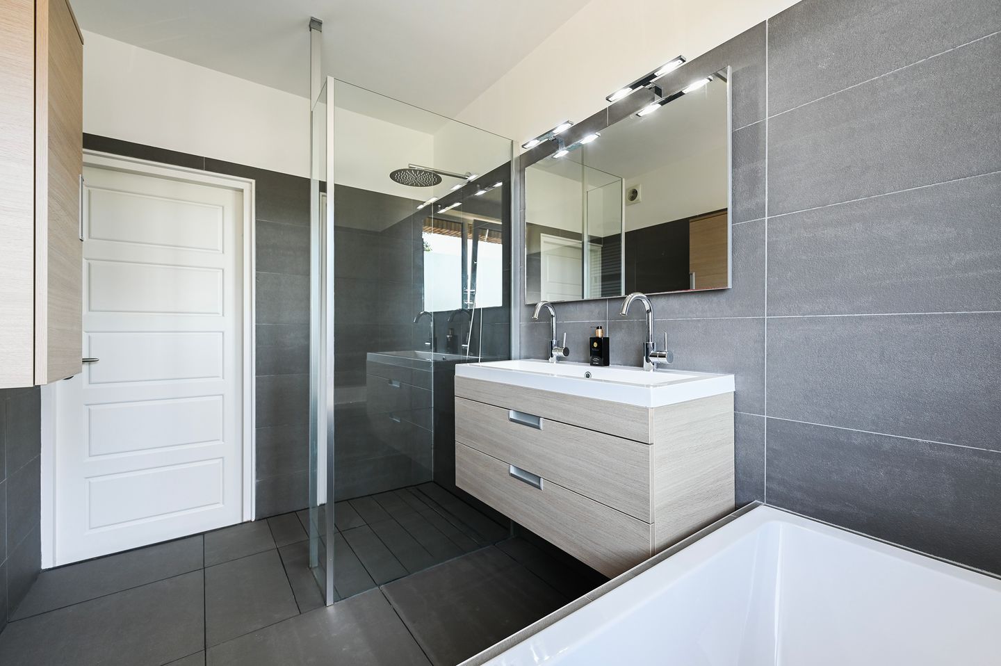 Foto 20 van Monseigneur van Steelaan 104